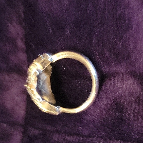 Vintage Avon Siler With Gem Stones Ring - Picture 4 of 8